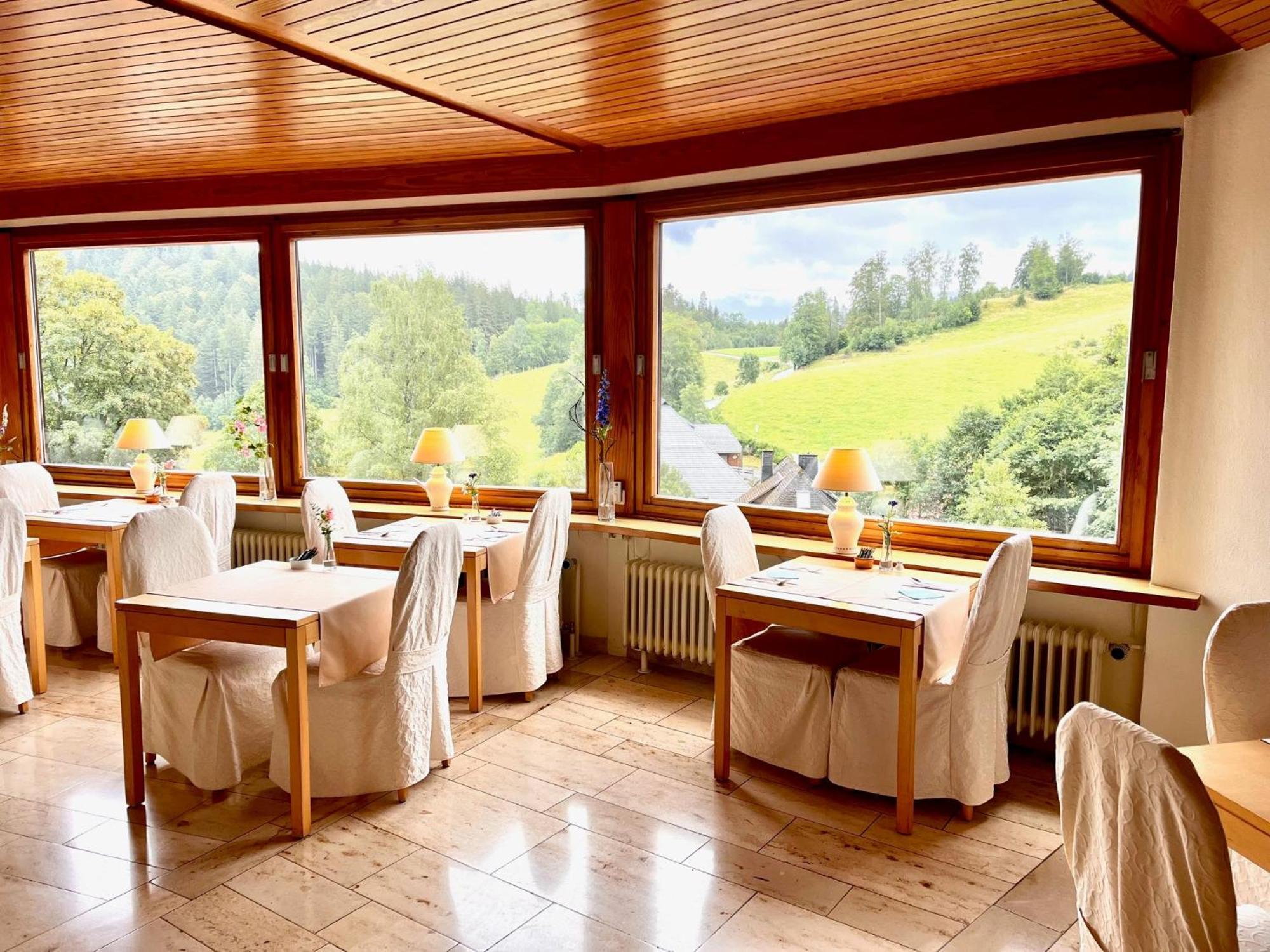 Hotel Sonnenberg Garni Hinterzarten Bagian luar foto
